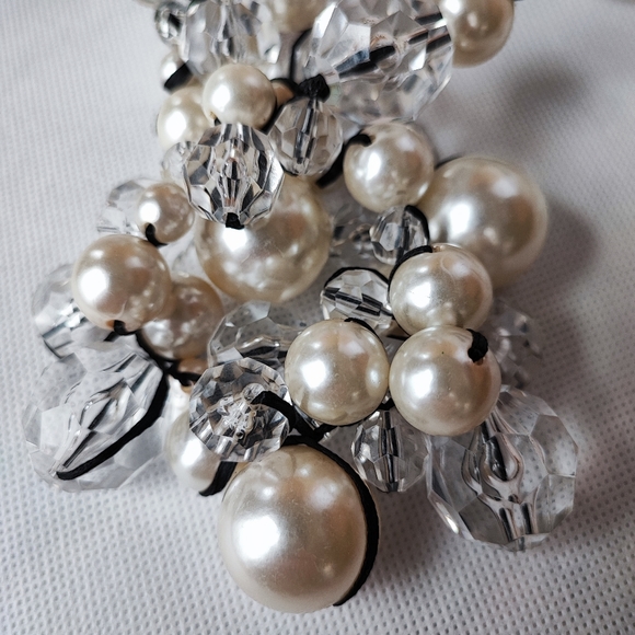 Lucite Clear Faceted Bubble Bauble Oversized Statement Necklace Faux Pearls - Picture 4 of 5
